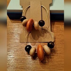 Hoop earrings with wood beads